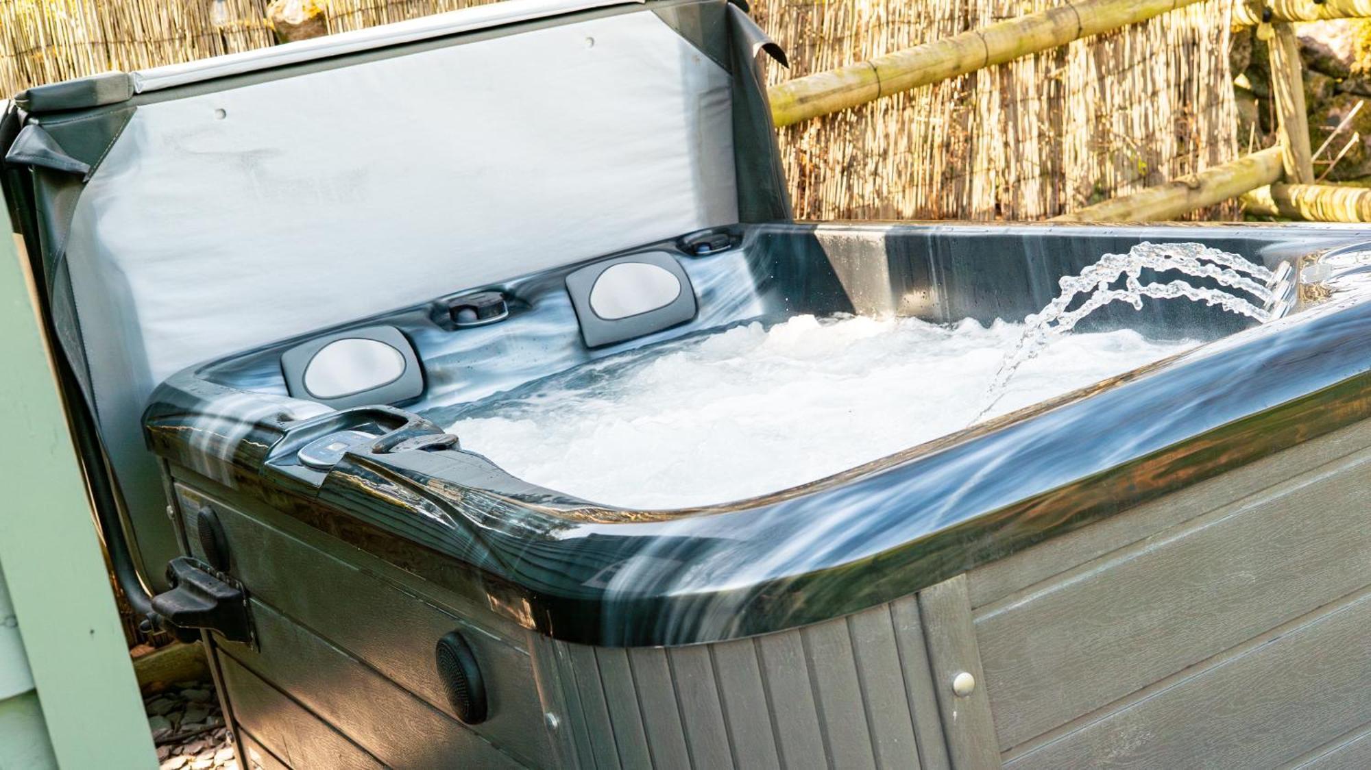 Lavender Retreat With Private Hot Tub ξενώνας Upper Hulme Εξωτερικό φωτογραφία